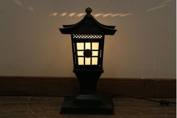 アンティーク照明　昭和期　リメイク　和の雰囲気づくりにおすすめの置き灯籠(灯篭、仏具)(R-044396)