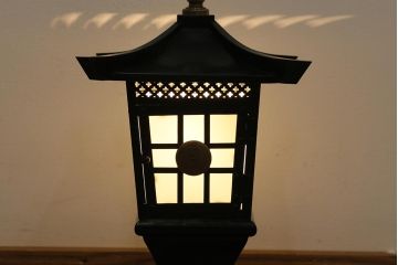 アンティーク照明　昭和期　リメイク　和の雰囲気づくりにおすすめの置き灯籠(灯篭、仏具)(R-044396)