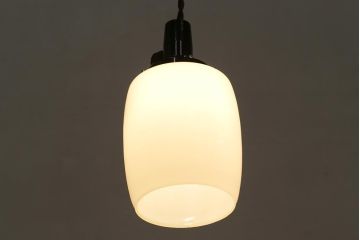 レトロ照明　昭和中期　シンプルで馴染みやすい筒型の吊り下げ照明(シェード、天井照明、ペンダントライト)(R-044398)