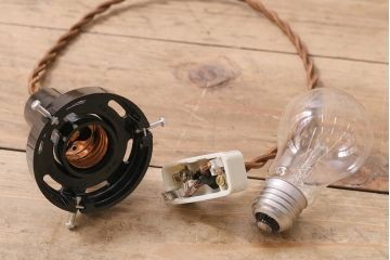 レトロ照明　昭和中期　シンプルで馴染みやすい筒型の吊り下げ照明(シェード、天井照明、ペンダントライト)(R-044398)