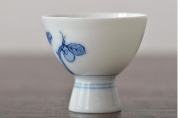 十三代　酒井田柿右衛門　染錦柿画　酒器(共箱、お猪口、徳利)(R-044414)