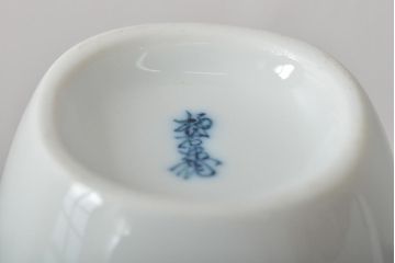 十三代　酒井田柿右衛門　染錦柿画　酒器(共箱、お猪口、徳利)(R-044414)