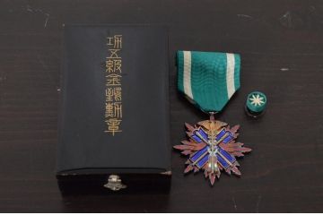 当時物　功五級金鵄勲章　略綬　共箱(旧日本軍)(R-044461)