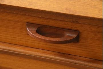 ヴィンテージ家具　北欧ビンテージ　G-PLAN(ジープラン)　siera(シエラ)シリーズ　チーク材　温かみのある木味が魅力のサイドキャビネット(サイドボード、リビングボード、収納棚)(R-044512)