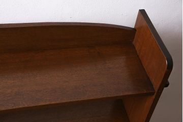 レトロ家具　昭和中期　古いラワン材の質感が味わい深い楔式の本棚(飾り棚、陳列棚)(R-044513)