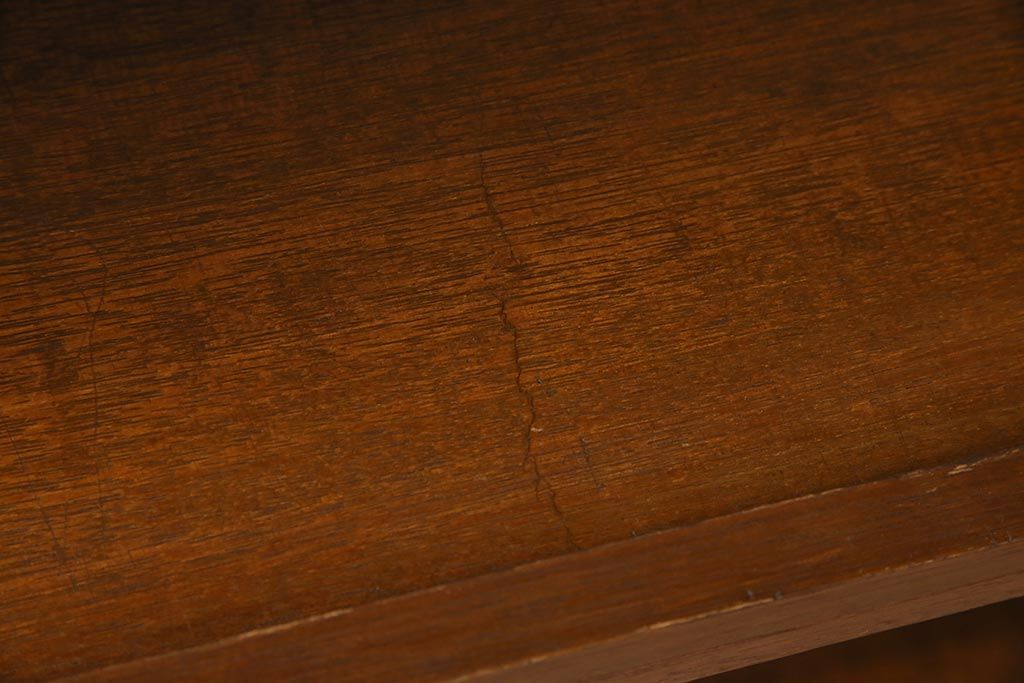 レトロ家具　昭和中期　古いラワン材の質感が味わい深い楔式の本棚(飾り棚、陳列棚)(R-044513)