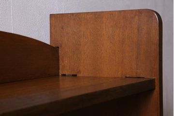 レトロ家具　昭和中期　古いラワン材の質感が味わい深い楔式の本棚(飾り棚、陳列棚)(R-044514)