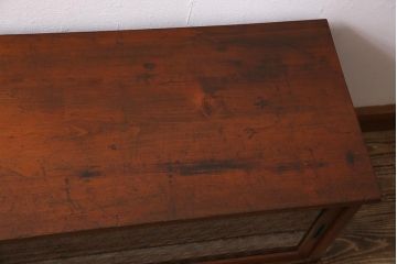 アンティーク家具　昭和初期　脚付きリメイク　当店オリジナルの組子入り　和レトロな雰囲気が魅力のテレビ台(ローボード、収納棚)(R-044515)