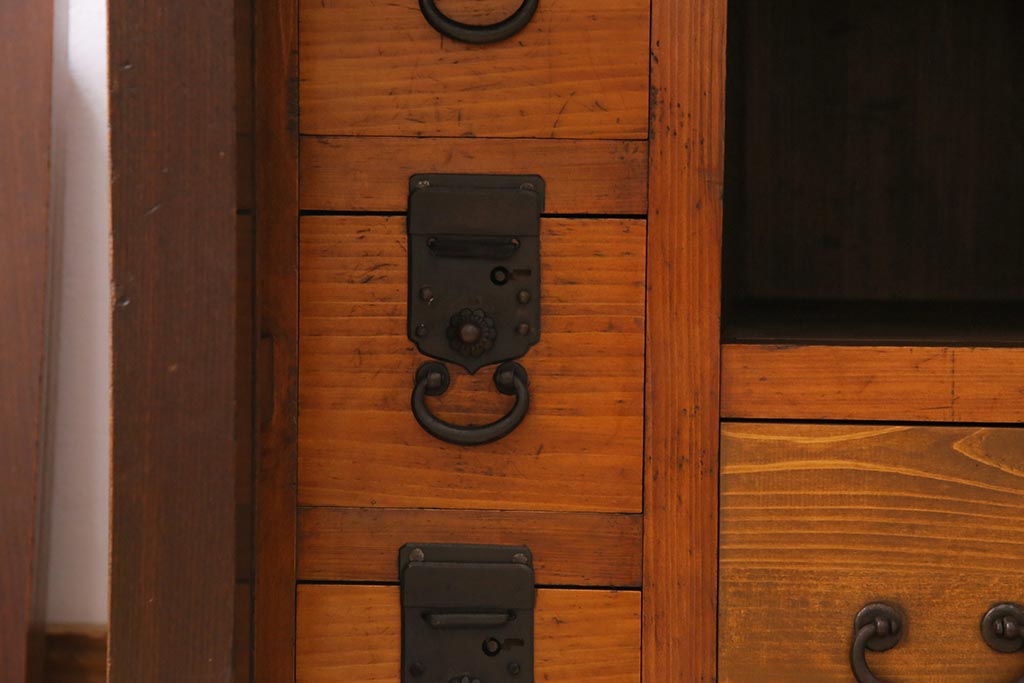 アンティーク家具　明治期　前面ケヤキ材　内部の造りが珍しい!凛とした佇まいの帳場箪笥(時代箪笥、収納棚)(R-044520)