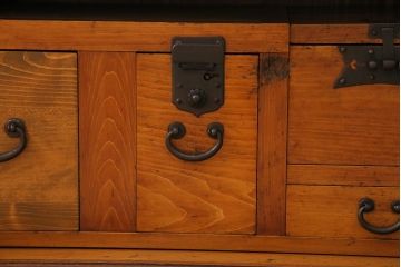 アンティーク家具　明治期　前面ケヤキ材　内部の造りが珍しい!凛とした佇まいの帳場箪笥(時代箪笥、収納棚)(R-044520)