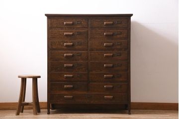 アンティーク家具　昭和初期　ナラ材・トラフ杢(虎斑)　大正ロマン薫る上手物の脚付きチェスト(引き出し)(R-044544)