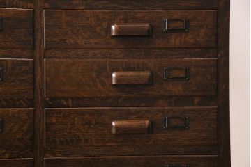 アンティーク家具　昭和初期　ナラ材・トラフ杢(虎斑)　大正ロマン薫る上手物の脚付きチェスト(引き出し)(R-044544)