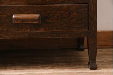 アンティーク家具　昭和初期　ナラ材・トラフ杢(虎斑)　大正ロマン薫る上手物の脚付きチェスト(引き出し)(R-044544)