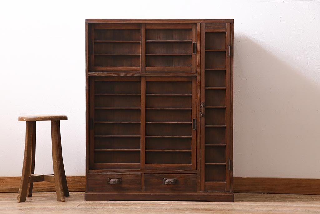 アンティーク家具　和製アンティーク　昭和初期　ヒノキ材　引き出し付き　レトロな雰囲気溢れる下駄箱(収納棚、戸棚)(R-044553)