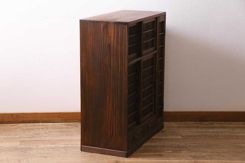 アンティーク家具　和製アンティーク　昭和初期　ヒノキ材　引き出し付き　レトロな雰囲気溢れる下駄箱(収納棚、戸棚)(R-044553)