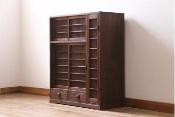 アンティーク家具　和製アンティーク　昭和初期　ヒノキ材　引き出し付き　レトロな雰囲気溢れる下駄箱(収納棚、戸棚)(R-044553)