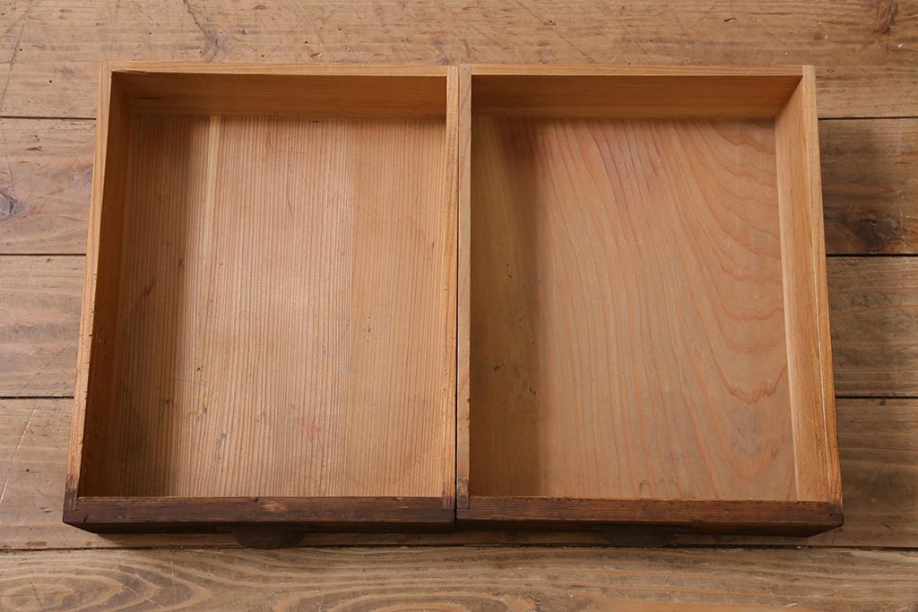 アンティーク家具　和製アンティーク　昭和初期　ヒノキ材　引き出し付き　レトロな雰囲気溢れる下駄箱(収納棚、戸棚)(R-044553)