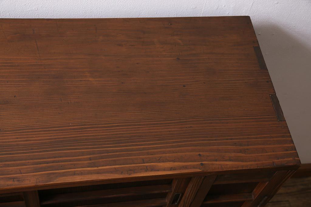 アンティーク家具　和製アンティーク　昭和初期　ヒノキ材　引き出し付き　レトロな雰囲気溢れる下駄箱(収納棚、戸棚)(R-044553)