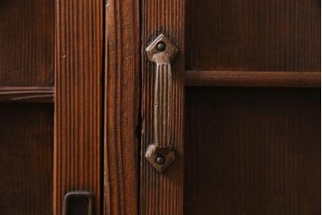 アンティーク家具　和製アンティーク　昭和初期　ヒノキ材　引き出し付き　レトロな雰囲気溢れる下駄箱(収納棚、戸棚)(R-044553)