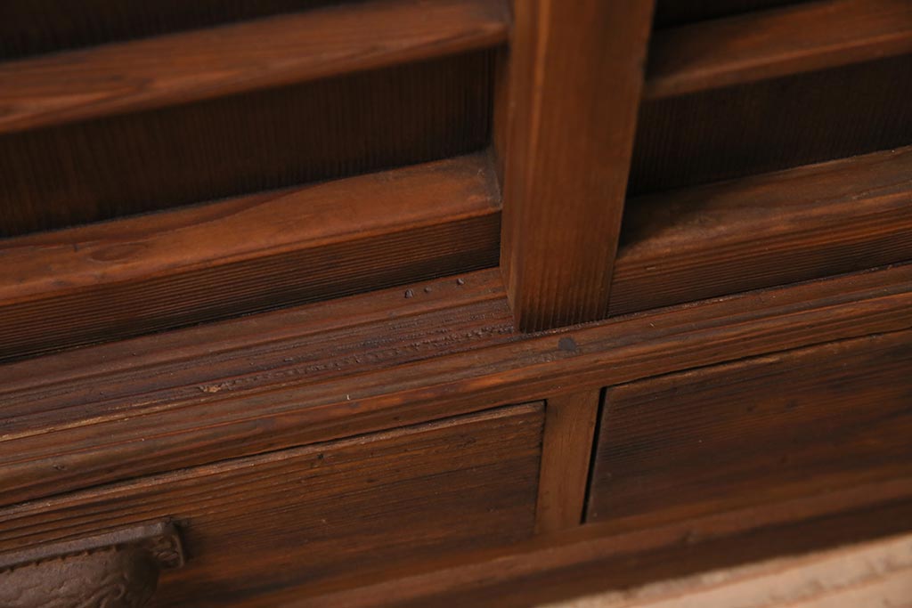 アンティーク家具　和製アンティーク　昭和初期　ヒノキ材　引き出し付き　レトロな雰囲気溢れる下駄箱(収納棚、戸棚)(R-044553)