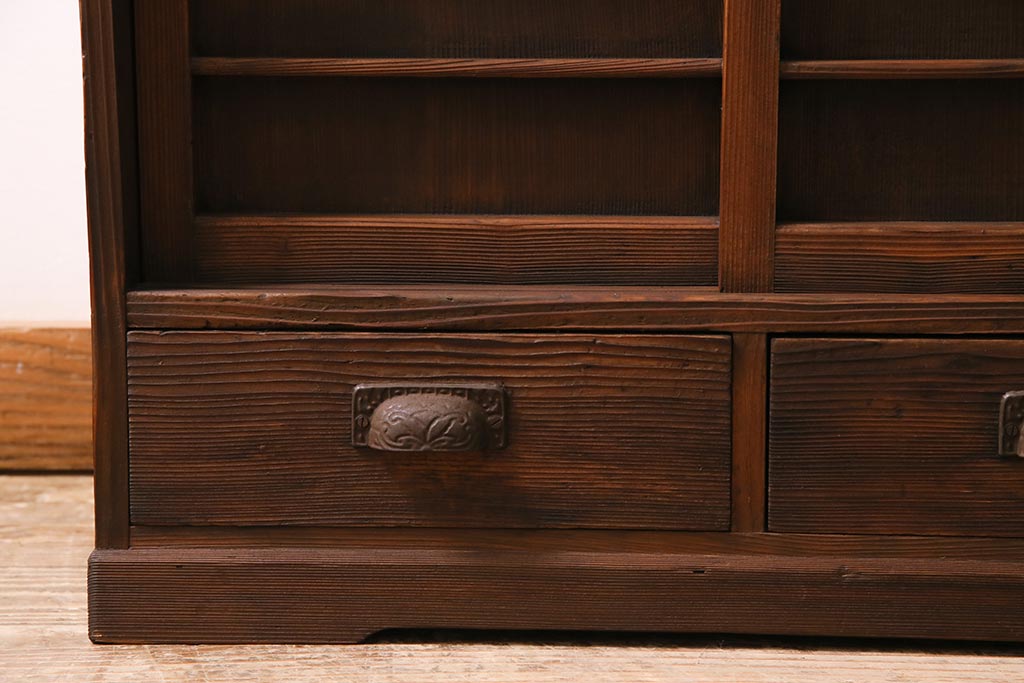 アンティーク家具　和製アンティーク　昭和初期　ヒノキ材　引き出し付き　レトロな雰囲気溢れる下駄箱(収納棚、戸棚)(R-044553)