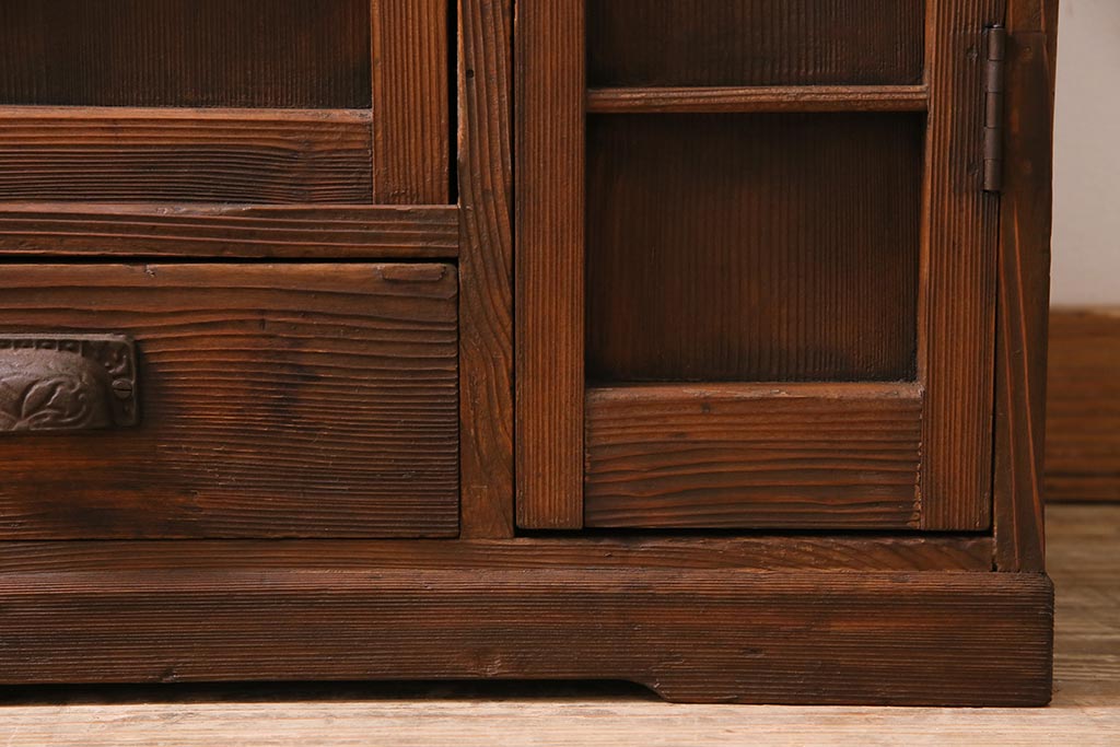 アンティーク家具　和製アンティーク　昭和初期　ヒノキ材　引き出し付き　レトロな雰囲気溢れる下駄箱(収納棚、戸棚)(R-044553)