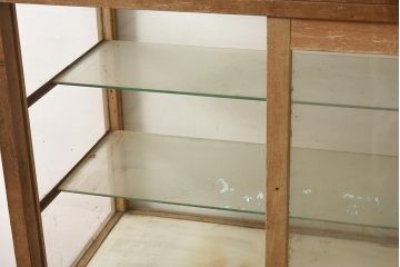 アンティーク家具　昭和中期　ナラ材　引き出し付きのレトロなガラスケース(ショーケース、陳列棚)(R-044556)