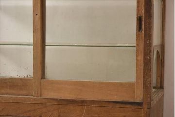 アンティーク家具　昭和中期　ナラ材　引き出し付きのレトロなガラスケース(ショーケース、陳列棚)(R-044556)