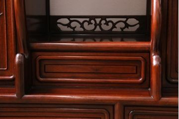 ビンテージ家具　和製ビンテージ　唐木　カリン材　赤みを帯びた木肌が美しい飾り棚(茶棚、陳列棚、花梨材)(R-044563)