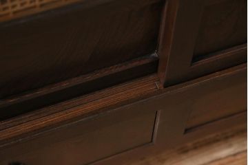 アンティーク家具　和製アンティーク　昭和初期　前面ケヤキ材　格子がアクセントになったリメイク水屋箪笥キャビネット(戸棚、収納棚)(R-044566)