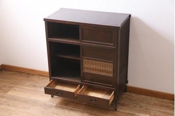 アンティーク家具　和製アンティーク　昭和初期　前面ケヤキ材　格子がアクセントになったリメイク水屋箪笥キャビネット(戸棚、収納棚)(R-044566)