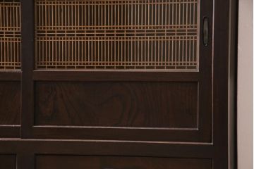 アンティーク家具　和製アンティーク　昭和初期　前面ケヤキ材　格子がアクセントになったリメイク水屋箪笥キャビネット(戸棚、収納棚)(R-044566)
