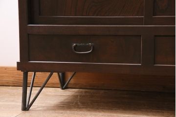 アンティーク家具　和製アンティーク　昭和初期　前面ケヤキ材　格子がアクセントになったリメイク水屋箪笥キャビネット(戸棚、収納棚)(R-044566)