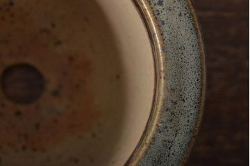 古い丸型植木鉢(中国海鼠白交趾釉?)(R-044573)