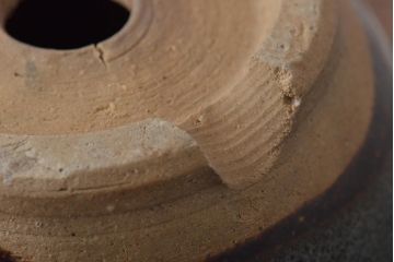 古い丸型植木鉢(中国海鼠白交趾釉?)(R-044573)