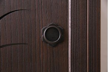 中古　国産　総桐材　引き戸付き　凛とした和の雰囲気漂う重ね箪笥(衣装箪笥、桐箪笥、和タンス)(R-044588)