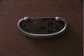 中古　国産　総桐材　引き戸付き　凛とした和の雰囲気漂う重ね箪笥(衣装箪笥、桐箪笥、和タンス)(R-044588)