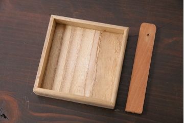 アンティーク家具　和製アンティーク　昭和初期　朱塗り　朱色が独特の存在感漂う裁縫箱(ソーイングボックス、小引き出し、小物収納)(R-044594)