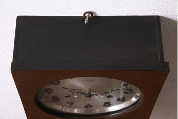 アンティーク雑貨　昭和中期　SEIKO(セイコー)　内部交換済・電池式　スタイリッシュなデザインの柱時計(掛け時計)(R-044596)