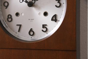 アンティーク雑貨　昭和中期　SEIKO(セイコー)　内部交換済・電池式　スタイリッシュなデザインの柱時計(掛け時計)(R-044596)