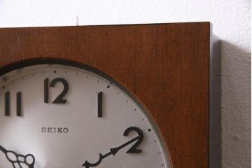アンティーク雑貨　昭和中期　SEIKO(セイコー)　内部交換済・電池式　スタイリッシュなデザインの柱時計(掛け時計)(R-044596)