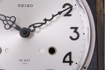アンティーク雑貨　昭和中期　SEIKO(セイコー)　内部交換済・電池式　スタイリッシュなデザインの柱時計(掛け時計)(R-044596)