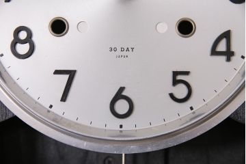 アンティーク雑貨　昭和中期　SEIKO(セイコー)　内部交換済・電池式　スタイリッシュなデザインの柱時計(掛け時計)(R-044596)