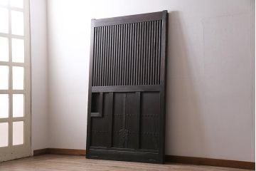 アンティーク建具　明治期　本体ヒノキ材・板部ケヤキ材　クリアガラス入り　落ち着いた和の雰囲気を演出する蔵戸(引き戸、玄関戸)(R-044599)