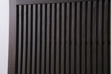アンティーク建具　明治期　本体ヒノキ材・板部ケヤキ材　クリアガラス入り　落ち着いた和の雰囲気を演出する蔵戸(引き戸、玄関戸)(R-044599)