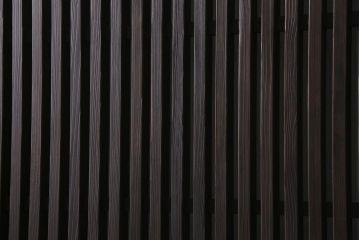 アンティーク建具　明治期　本体ヒノキ材・板部ケヤキ材　クリアガラス入り　落ち着いた和の雰囲気を演出する蔵戸(引き戸、玄関戸)(R-044599)