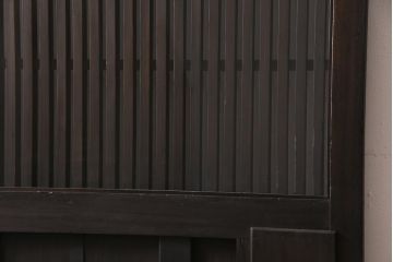 アンティーク建具　明治期　本体ヒノキ材・板部ケヤキ材　クリアガラス入り　落ち着いた和の雰囲気を演出する蔵戸(引き戸、玄関戸)(R-044599)