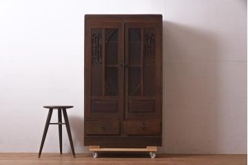 アンティーク家具　和製　大正ロマン　栓材　ダイヤガラス　透かし彫りの意匠がおしゃれな本箱(ブックケース、収納棚、飾り棚、キャビネット)(R-044601)
