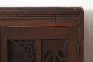 アンティーク家具　和製　大正ロマン　栓材　ダイヤガラス　透かし彫りの意匠がおしゃれな本箱(ブックケース、収納棚、飾り棚、キャビネット)(R-044601)