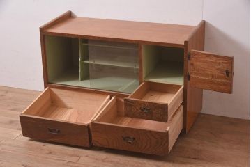 ビンテージ家具　レトロ民芸家具　和製　鶴の金具が可愛らしい脚付きローボード(収納棚、戸棚)(R-044602)